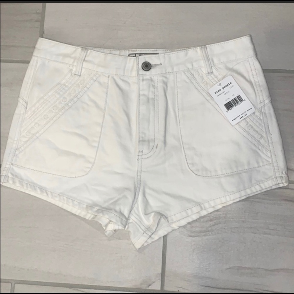 💜NWT Free people white shorts.